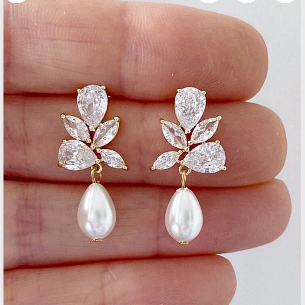 Pearl drop earrings and necklace